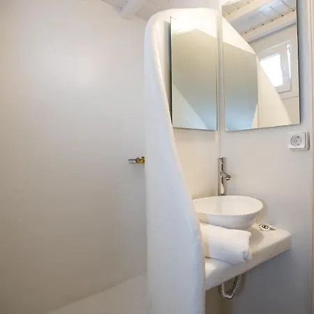 Lirous Apartment
