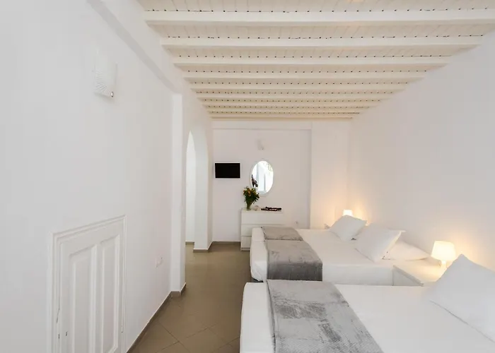 Lirous * Mykonos Town